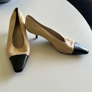 CHANEL Women's Tan and Black kitten Heels 38